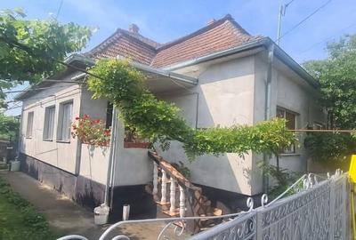 Casă cu 3 camere în Unirea - 2