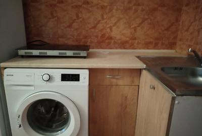 Garsonieră decomandată în Decebal