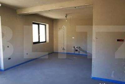 Casă cu 4 camere cu Teren 680 Mp în Central - 1