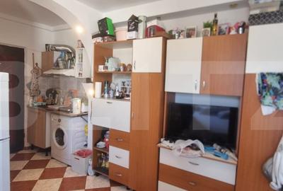 Garsoniera cu baie si geam mare  - scara foarte ingrijita - 2