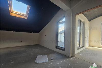 Casă cu 4 camere cu Teren 200 Mp în Păcii - 1