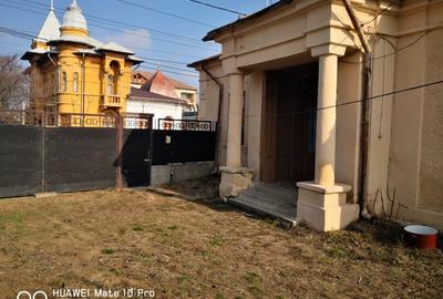 De vanzare (de inchiriat) , in zona centrala, casa cu curte de 1100mp - 12