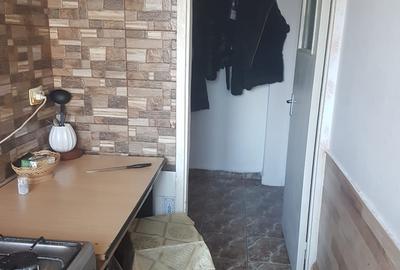 Apartament doua camere, nedecomandat, etaj trei, CT, termopan, balcon, geam baie - 14