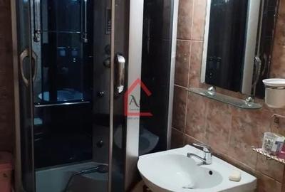 De vanzare  Apartament cu 3 camere - 5