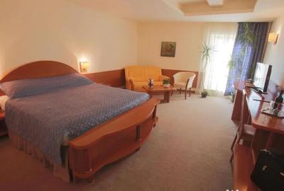 Spațiu comercial, de 2,147 mp, în P-ța Victoriei - 17