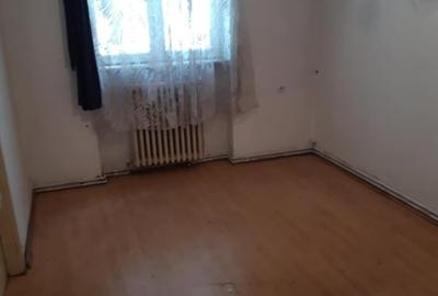 Vand apartament 2 camere etaj 1 Moroasa Resita - 1