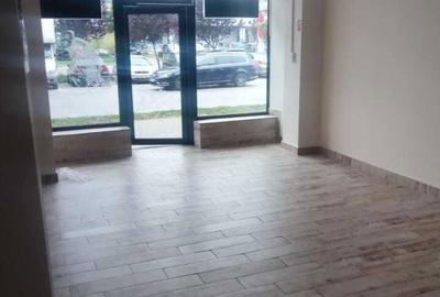 Spațiu comercial, de 75 mp, în Central - 4