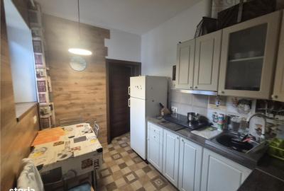Casă cu 4 camere decomandat cu Canalizare în Central - 2