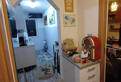 Apartament cu 3 camere semidecomandat în Dâmbu Pietros - 1