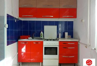 De inchiriat apartament cu 3 camere etaj 1 in 7 noiembrie - 2