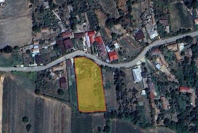 Casă cu 3 camere cu Teren 2050 Mp în Central - 1