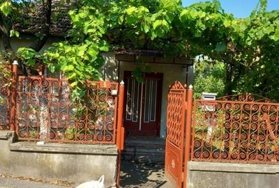 Casa cu garaj la 15 minute de centru, Str. Tudor Vladimirescu, Hunedoara