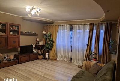 Apartament cu 3 camere semidecomandat în Calea București