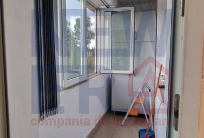 Apartament cu 3 camere semidecomandat, mobilat în Constructorilor - 12