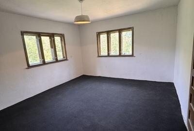 Casă cu 4 camere în Munteni