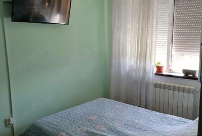 Vand apartament 3 camere.