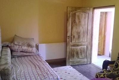 Casă cu 3 camere cu Teren 2000 Mp în Central