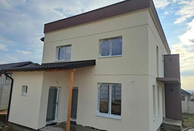 Casă cu 3 camere cu Teren 202 Mp în Central - 1