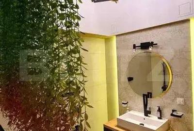 Apartament de lux, 3 camere, 110mp+70mp curte si gradina, 2 parcari, zona Vivo