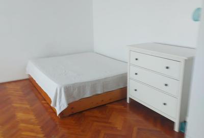 Piata Romana Calea Dorobantilor langa Facultatea ASE,aproape de metrou - 1