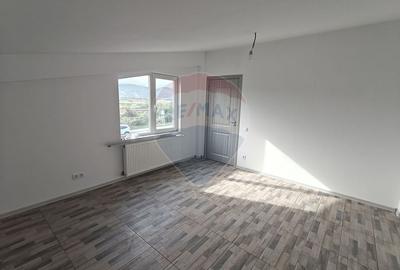 Hala noua 555mp, curte betonata 1000mp, zona de est, de inchiriat - 14