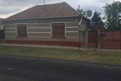 Casă cu 4 camere în Iratoșu - 13