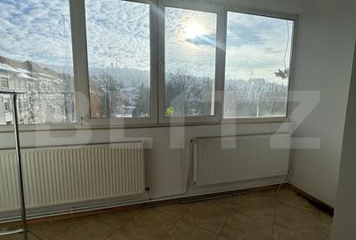 Apartament cu 2 camere decomandat în Cornișa