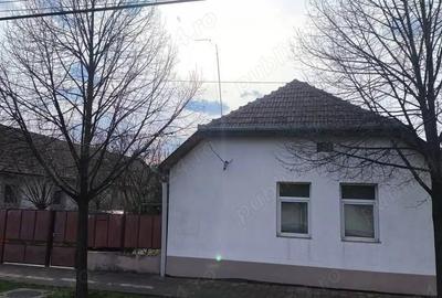 Casă cu 3 camere cu Teren 1439 Mp în Central - 1