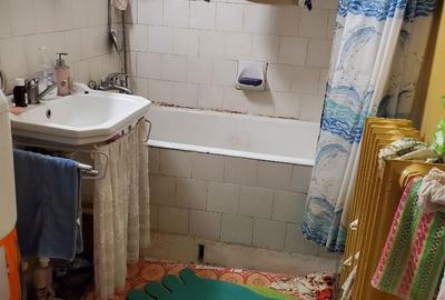 Apartament cu 3 camere semidecomandat în 1 Mai - 9