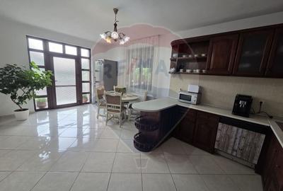 Casa de vis cu 4 dormitoare intr-o zona linistita din Salonta - 17