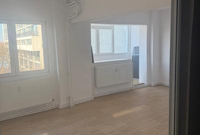 Apartament cu 3 camere decomandat în Colentina - 2