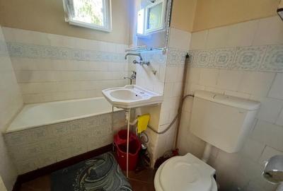Apartament cu 3 camere semidecomandat în Dâmbu Pietros