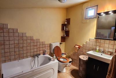 Casă cu 6 camere cu Teren 200 Mp în Central - 6