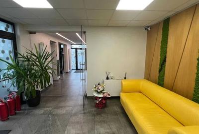 Imobil de vânzare - Pretabil pentru clinică medicală - 2