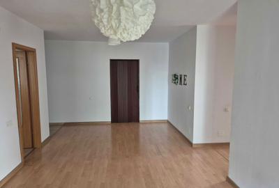 Apartament cu 3 camere semidecomandat în Doamna Ghica