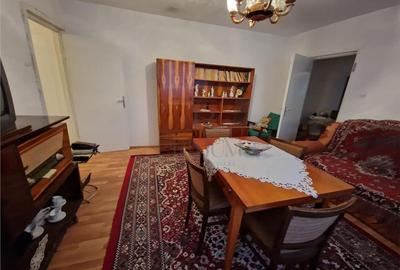 Apartament cu 3 camere semidecomandat, mobilat în Girocului