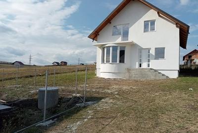 Casă cu 4 camere cu Teren 450 Mp în Șcheia - 2