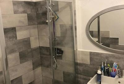Apartament cu 3 camere nedecomandat în Sinaia
