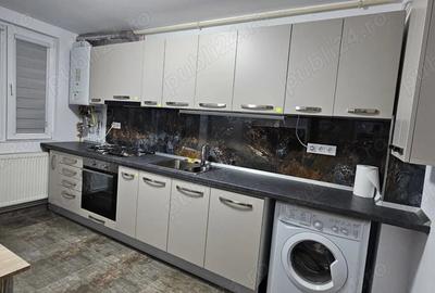 Inchiriez apartament renovat ?i mobilat complet, decomandat, cu 2 camere, parter, Ploie?ti, Zona Sud - 1