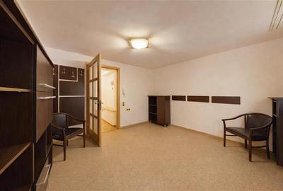 Casă cu 8 camere cu Canalizare în Centrul Civic - 7