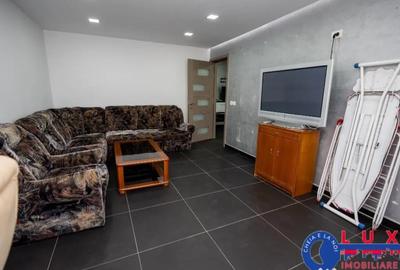 Apartament cu 3 camere decomandat în C5 - 1