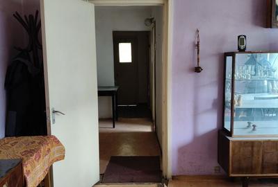 Apartament cu 3 camere semidecomandat în Micro 5