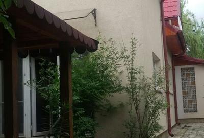 Casă cu 4 camere cu Teren 900 Mp în Central - 2