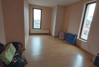 Casă cu 5 camere cu Teren 1000 Mp în Vladimirescu - 2