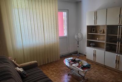 Inchiriez apartament 2 camere Micro 1 - 1