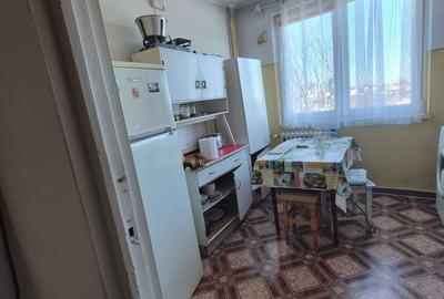 Apartament cu 3 camere semidecomandat în Colentina - 2