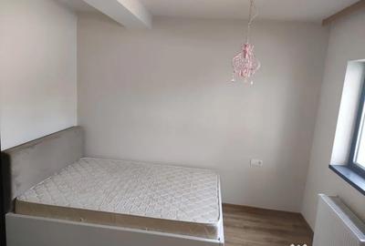 Apartament cu 3 camere semidecomandat în Central - 1