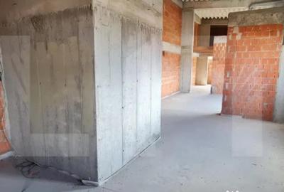 Apartament cu 4 camere semidecomandat în Banu Mărăcine - 1