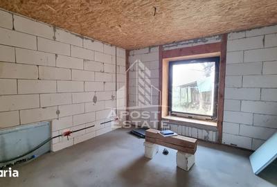 Casă cu 4 camere cu Teren 4414 Mp în Orțișoara - 6