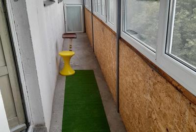 Apartament cu 3 camere decomandat în Drumul Taberei